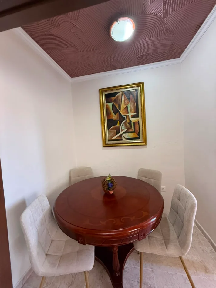 Tirane, jepet me qera apartament 2+1+Ballkon Kati 5, 90 m² 700 € (ali demi)
