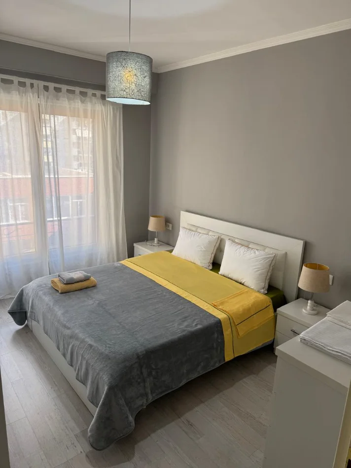 Tirane, jepet me qera apartament 1+1 Kati 3, 70 m² 700 € (Kompleksi Delijorgji)
