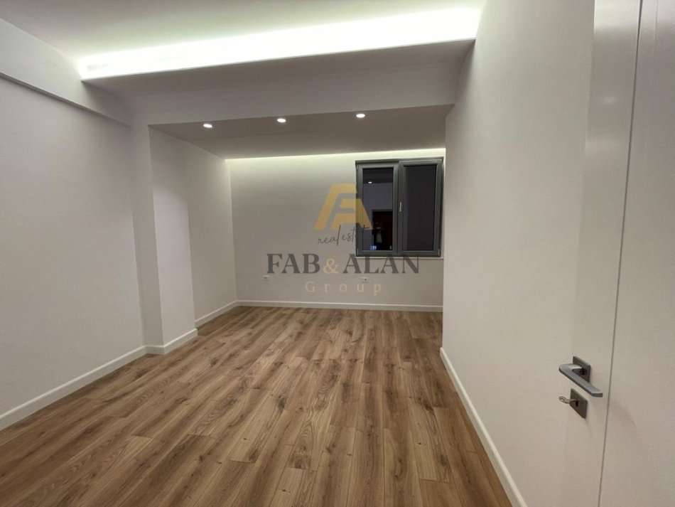 Tirane, shitet apartament 2+1 , 101 m² 237.000 € (Rruga e Kavajes)