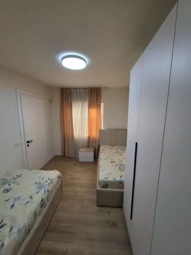 Tirane, jepet me qera apartament 2+1+Aneks+Ballkon Kati 3, 60 m² 600 € (Qender , sheshi skenderbej)