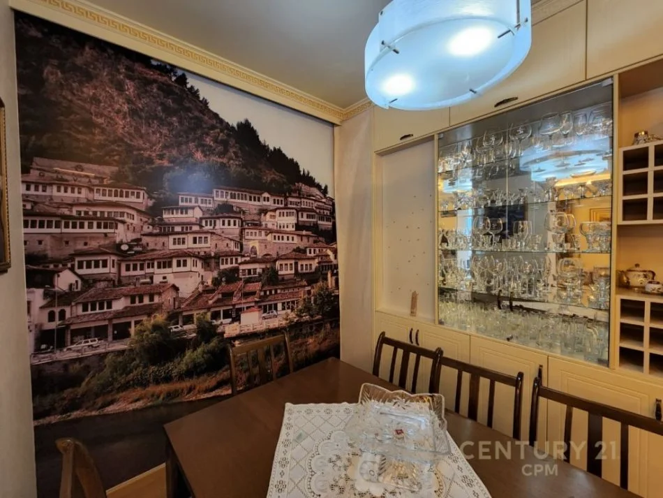 Tirane, shitet apartament 2+1+Aneks Kati 3, 100 m² 325.000 € (Rr. Themistokli Gërmenji)