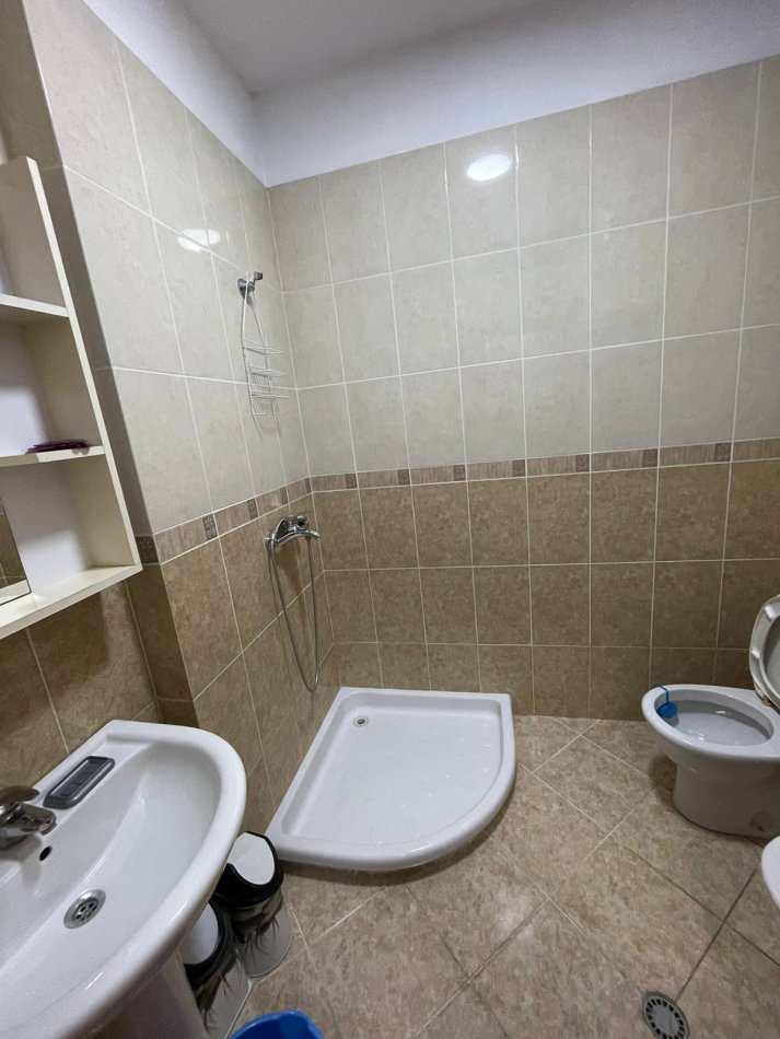 jepet me qera apartament Kati 3, 125 m² 650 € (Kristal Center)