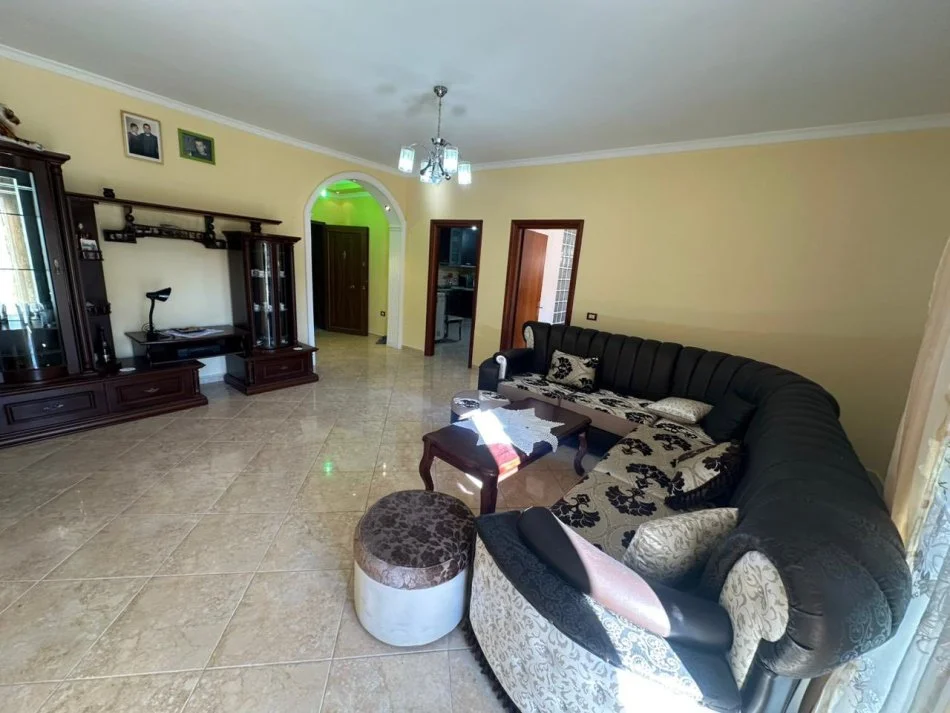 Durres, shes apartament 3+1+Ballkon Kati 2, (iliria 0692039456)