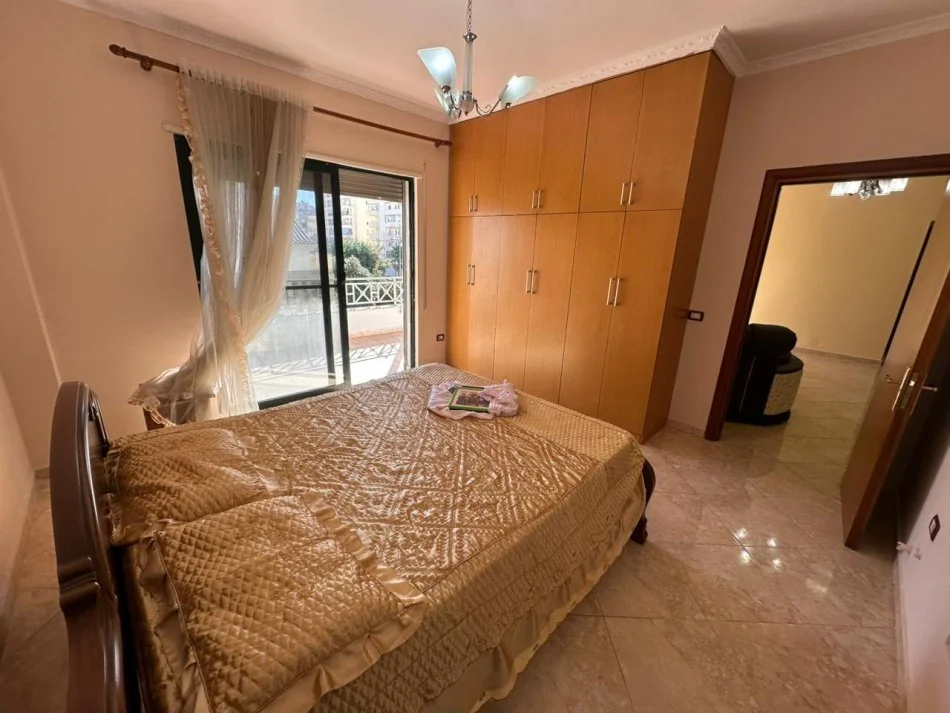 Durres, shes apartament 3+1+Ballkon Kati 2, (iliria 0692039456)