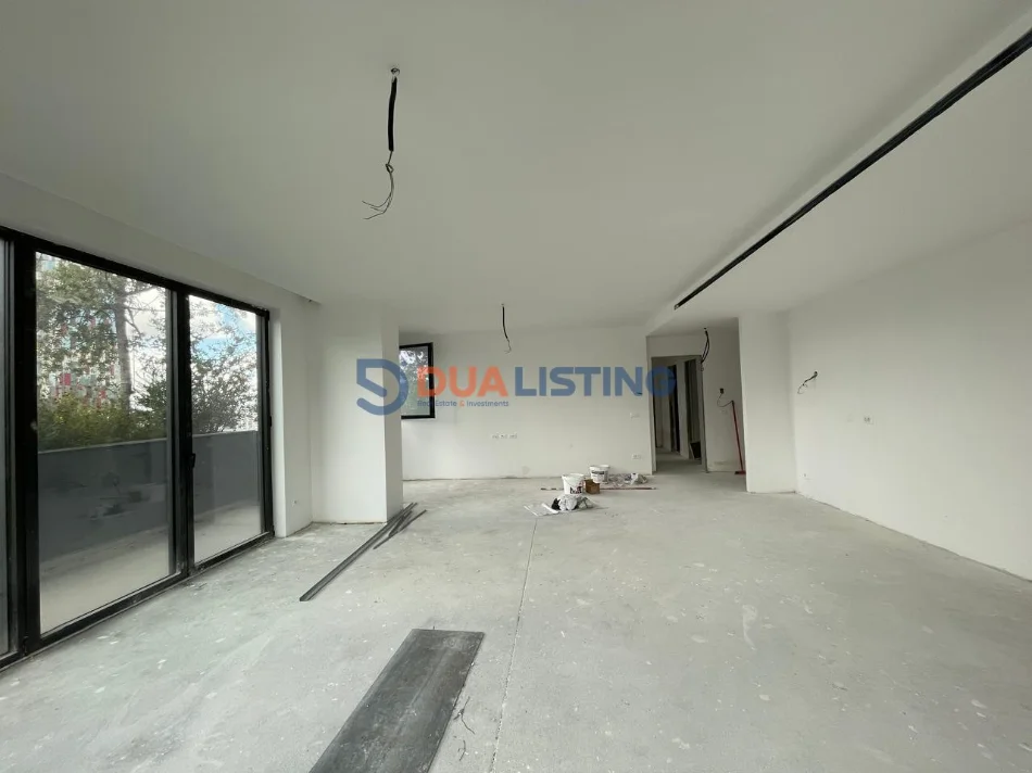 Tirane, jepet me qera ambjent biznesi , 167 m² 3.900 € (Air Albania Stadium)