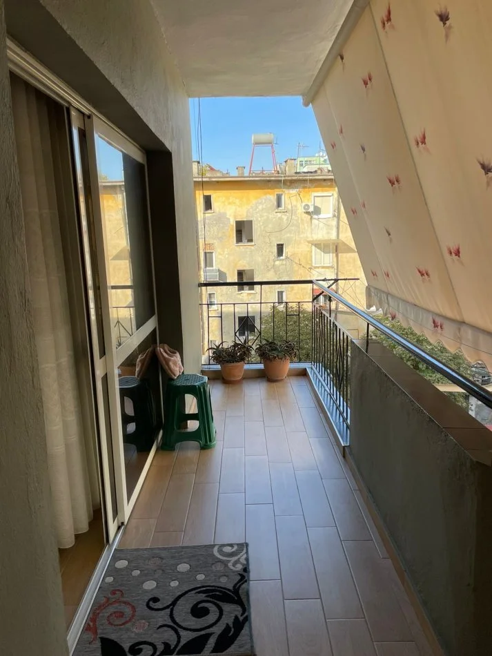 Tirane, jepet me qera apartament 1+1+Ballkon Kati 5, 650 € 