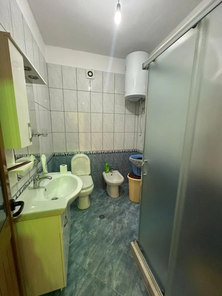 Durres, shes apartament 3+1+Ballkon Kati 2, (iliria 0692039456)