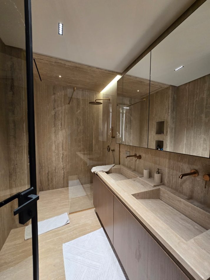 Tirane, shitet apartament 2+1 , 213 m² (Stadiumi Arena)