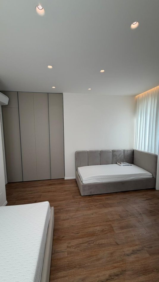 Tirane, jepet me qera 2+1 , 120 m² 1.800 € 