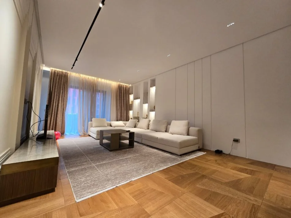 Tirane, shitet apartament 2+1 , 213 m² (Stadiumi Arena)