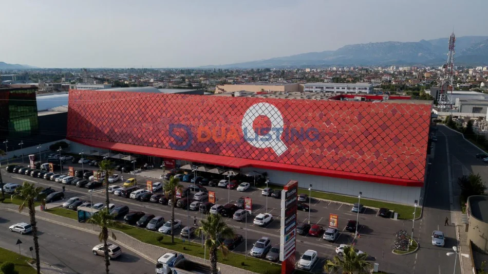 Tirane, jepet me qera ambjent biznesi , 4.980 m² 7.000 € 