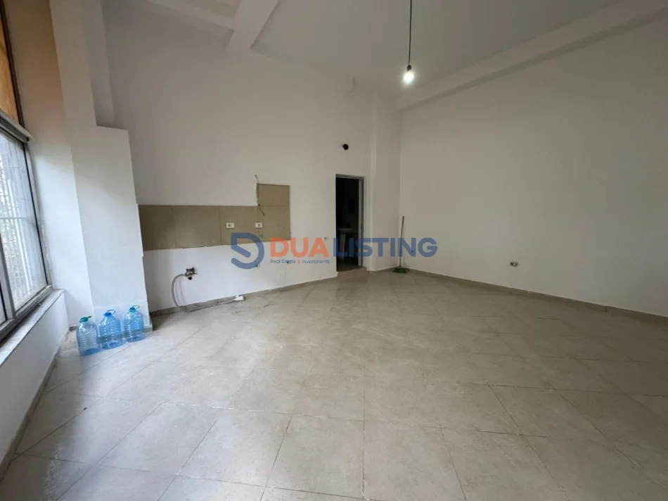 Tirane, shitet dyqan , 73 m² 135.000 € (Astir)