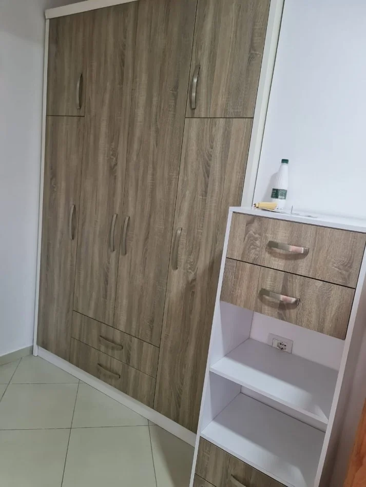 Tirane, jepet me qera garsonier Kati 5, 35 m² 400 € (Universiteti i Mjeksis , Qsut)