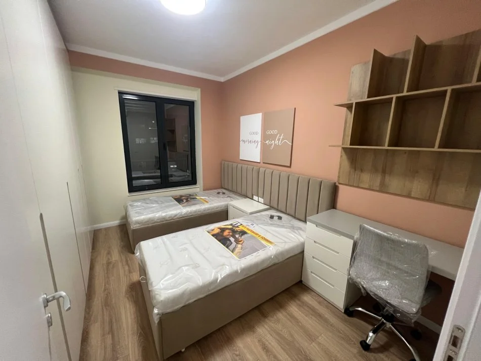 Tirane, jepet me qera apartament 2+1+Ballkon Kati 4, 120 m² 700 € (Asim vokshi)