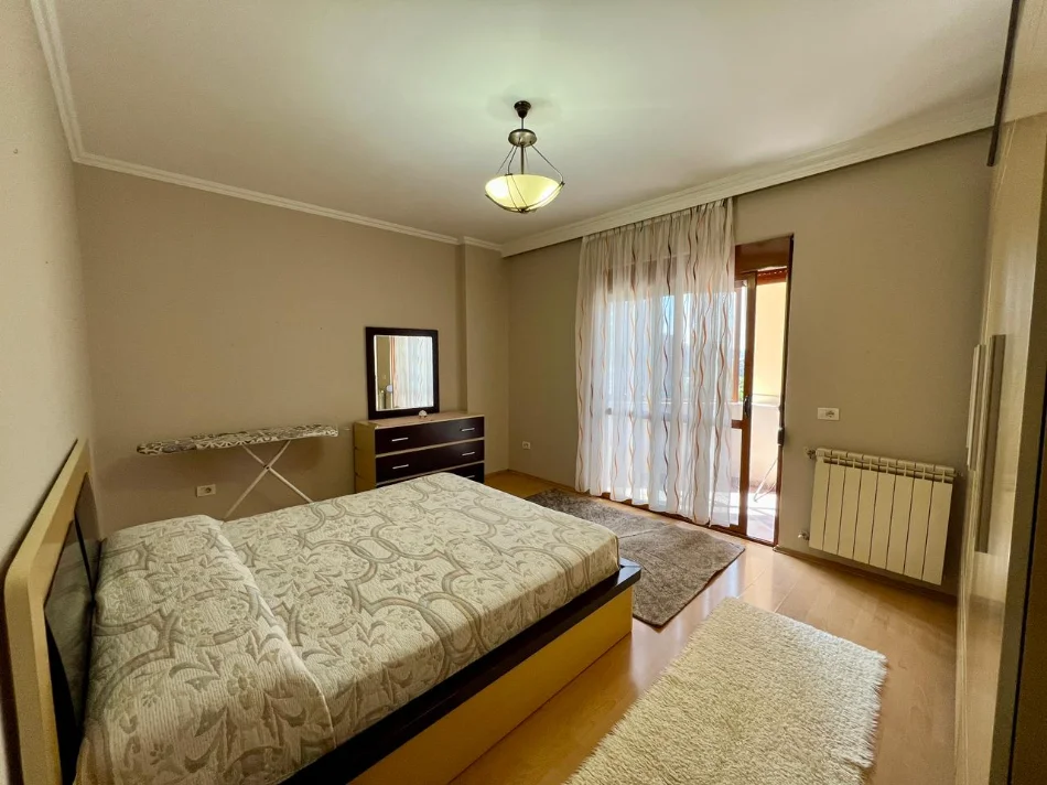 Tirane, jepet me qera apartament 1+1+Ballkon Kati 10, 70 m² 600 € (Shkolla e Baletit)