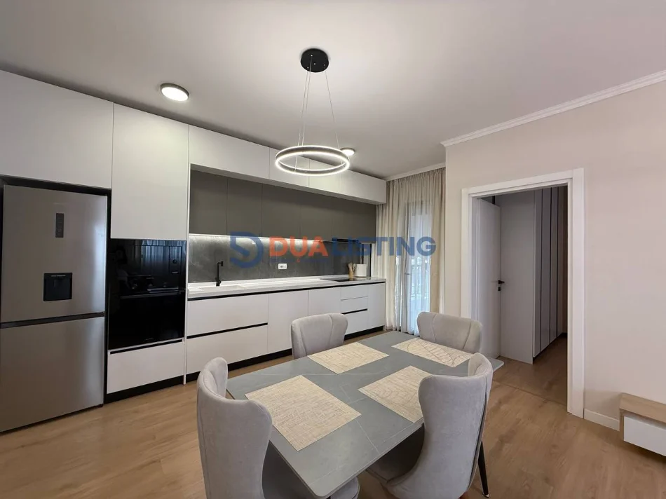 Tirane, jepet me qera apartament 2+1 , 1.200 € (Rruga Durresit)