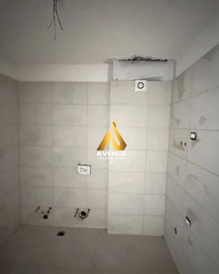 Tirane, shitet apartament 1+1 Kati 5, 74 m² 126.000 € (Rruga E Dafinave)