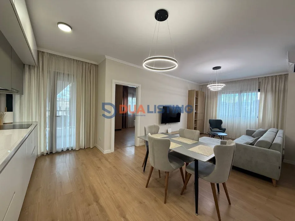 Tirane, jepet me qera apartament 2+1 , 1.200 € (Rruga Durresit)
