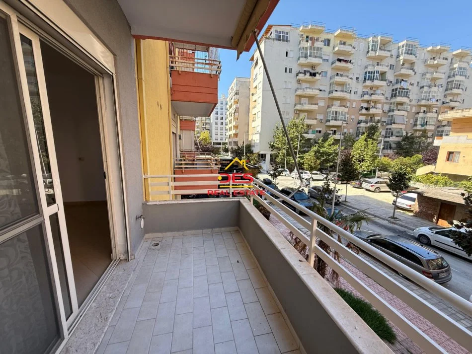 Vlore, shitet apartament 2+1+Ballkon Kati 2, 102 m² 165.000 € (Rruga gjergj Arianiti)