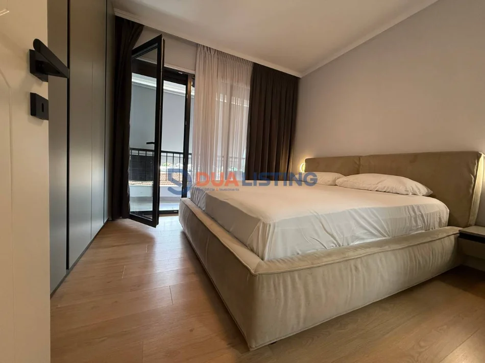 Tirane, jepet me qera apartament 2+1 , 1.200 € (Rruga Durresit)