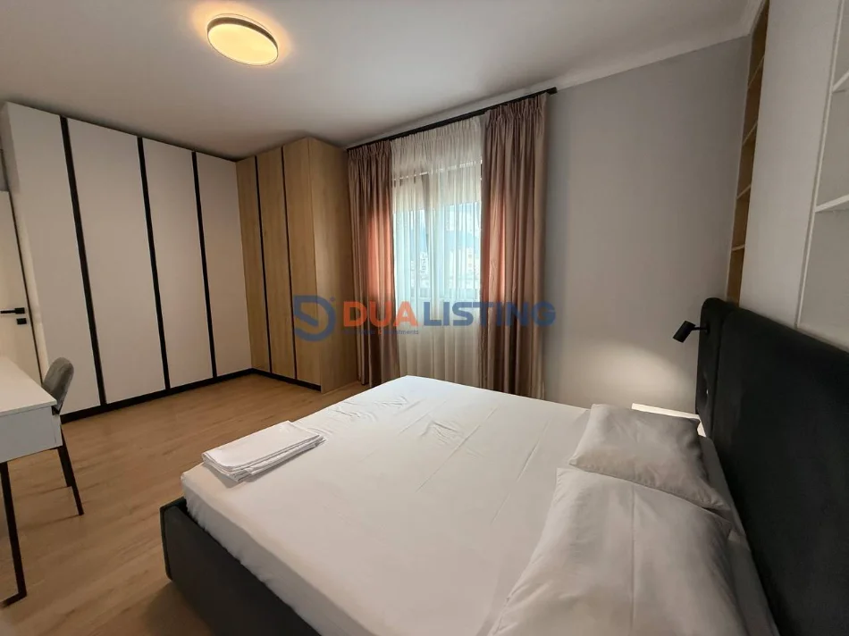 Tirane, jepet me qera apartament 2+1 , 1.200 € (Rruga Durresit)