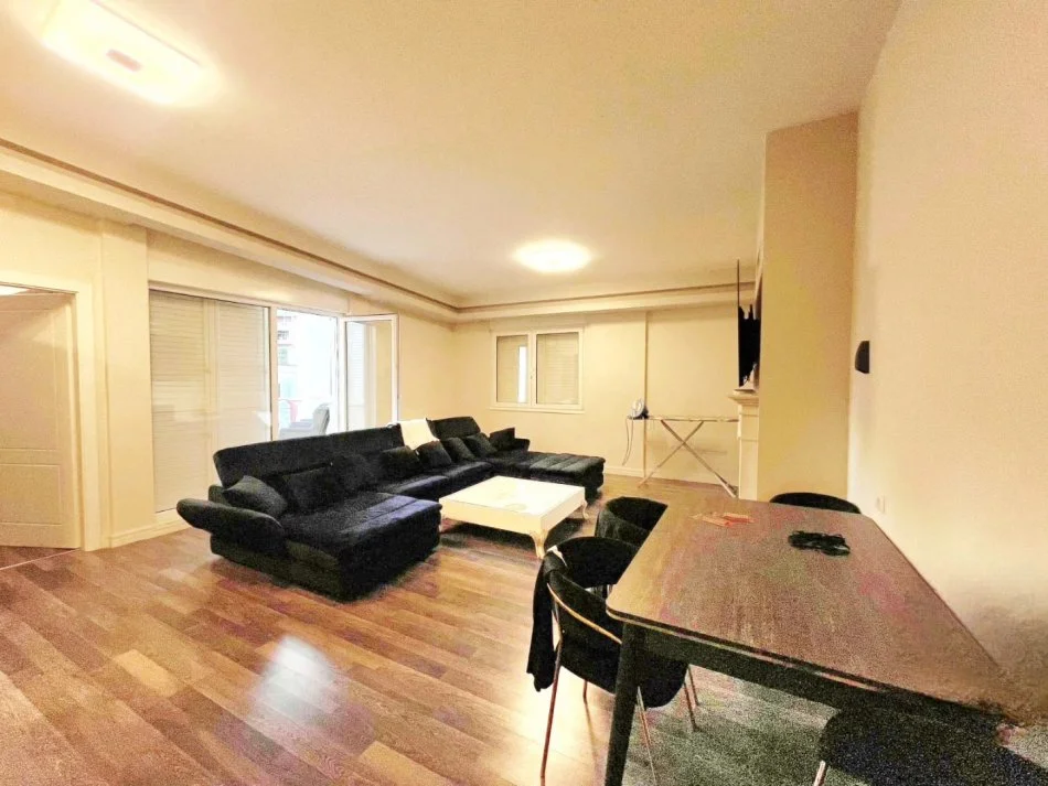 Tirane, shitet apartament 3+1+Ballkon , 172 m² (liqeni thate)