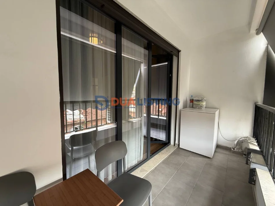 Tirane, jepet me qera apartament 2+1 , 1.200 € (Rruga Durresit)