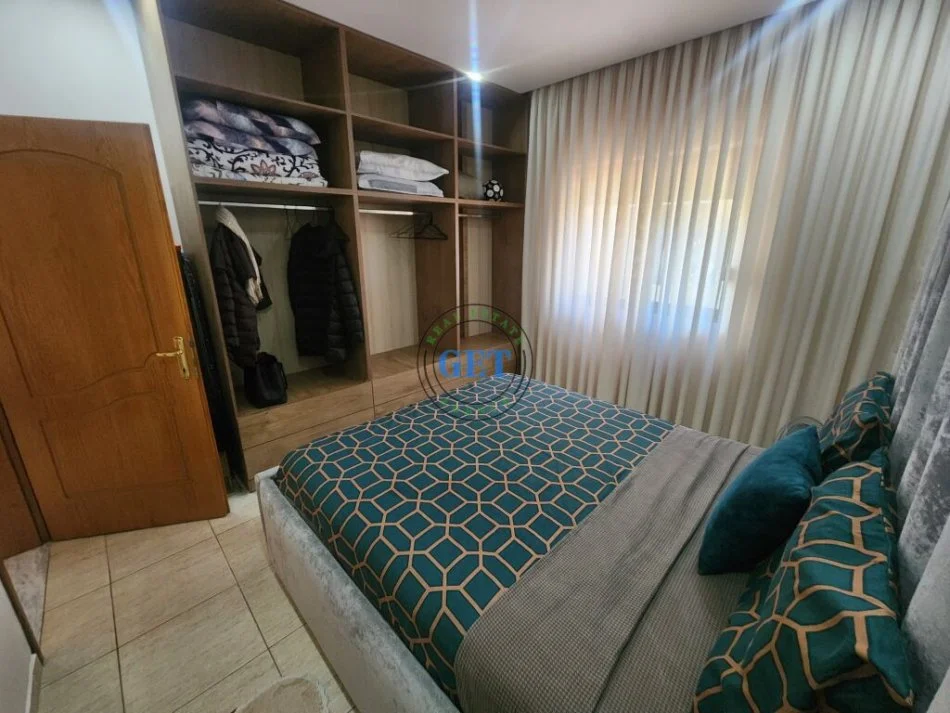 Durres, jepet me qera apartament 1+1 Kati 2, 60 m² 500 € (Shkembi i Kavajes)