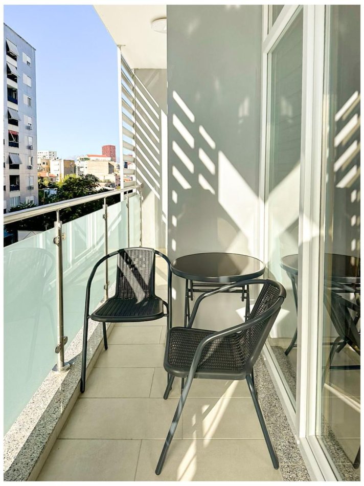 Tirane, jepet me qera apartament 1+1 Kati 1, 100 m² 1.200 € (Komuna e Parisit)