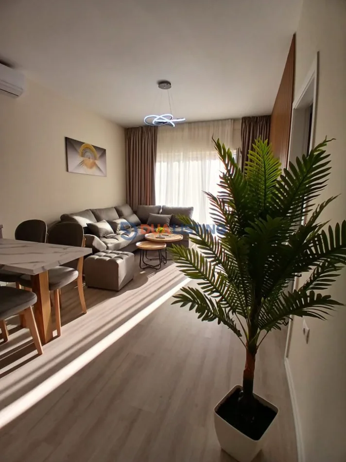Tirane, jepet me qera apartament 2+1 , 900 € (Zogu i Zi)
