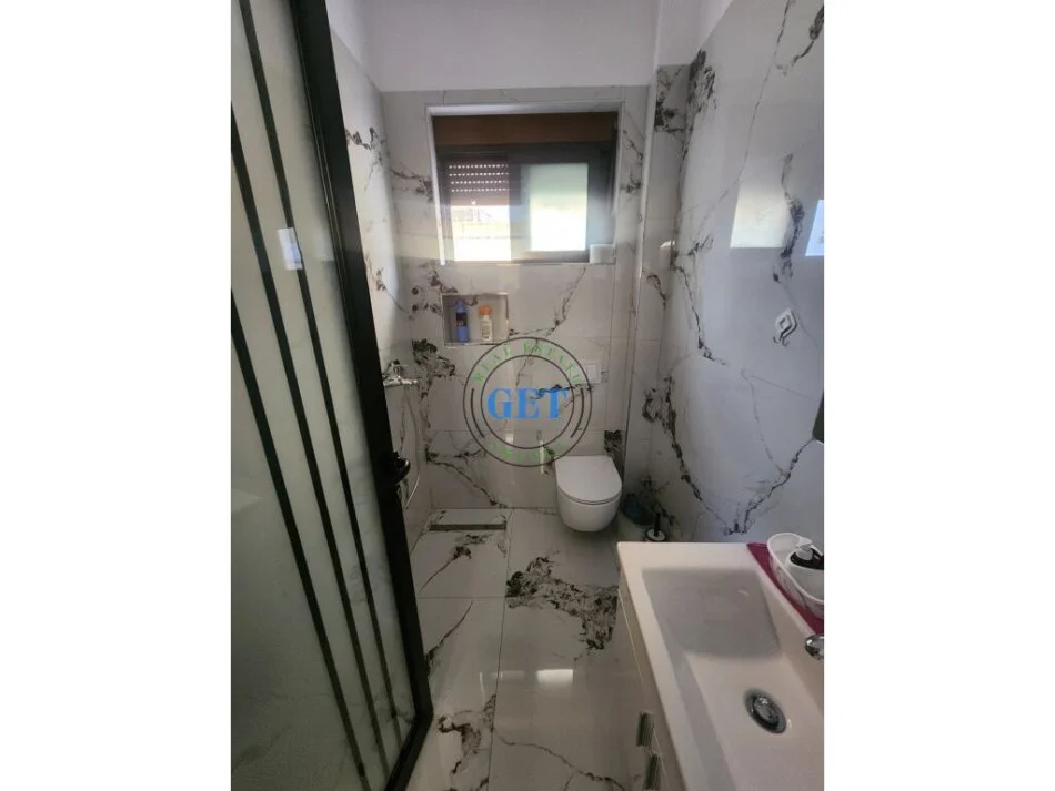 Durres, jepet me qera apartament 1+1 Kati 2, 60 m² 500 € (Shkembi i Kavajes, Durrës)