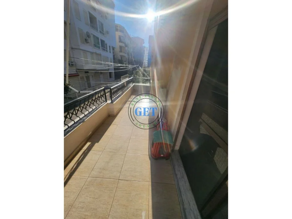 Durres, jepet me qera apartament 1+1 Kati 2, 60 m² 500 € (Shkembi i Kavajes)