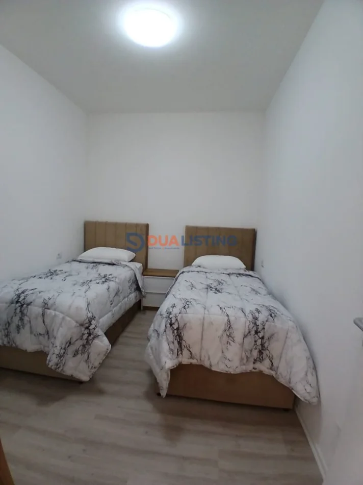Tirane, jepet me qera apartament 2+1 , 900 € (Zogu i Zi)