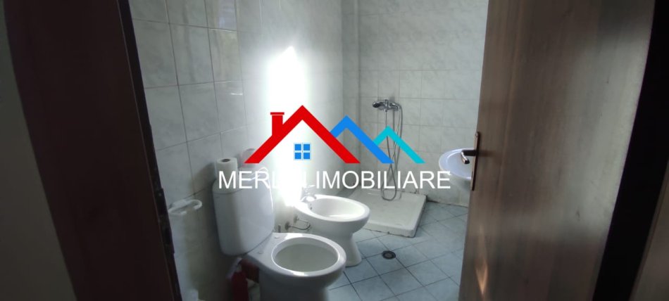 Tirane, jepet me qera apartament 1+1+Ballkon Kati 4, 70 m² 410 € (RRUGA DRITAN HOXHA,LAPRAKE)