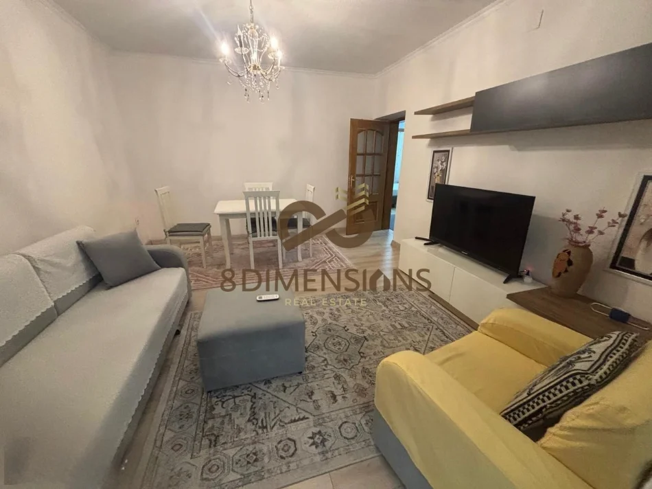 Tirane, jepet me qera apartament 3+1 Kati 3, 100 m² 800 € (myslym shyr)