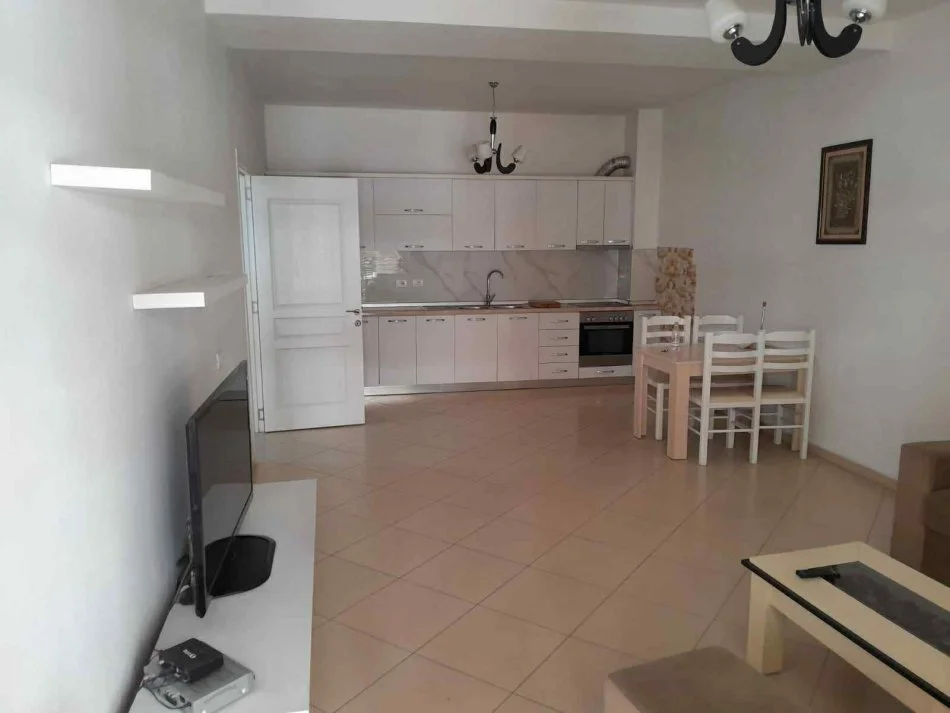 Tirane, jepet me qera apartament 2+1+Ballkon Kati 4, 95 m² 450 € (GOLDEN PARK AMERIKAN 3)