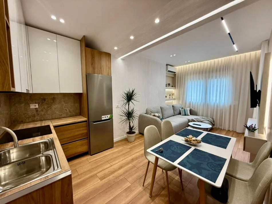 Tirane, shitet apartament 1+1 Kati 3, 50 m² 163.000 € (Hoxha Tahsim, prane Pazarit te Ri)