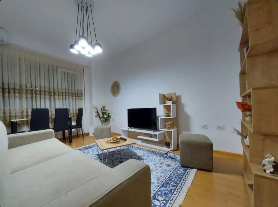 Tirane, jepet me qera apartament 2+1 Kati 3, 80 m² 700 € (Rruga e dibres)
