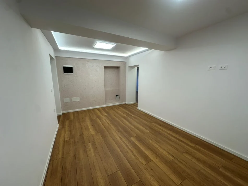 Tirane, jepet me qera apartament Kati 1, 78 m² 800 € (Bulevardi Zhan Dark)