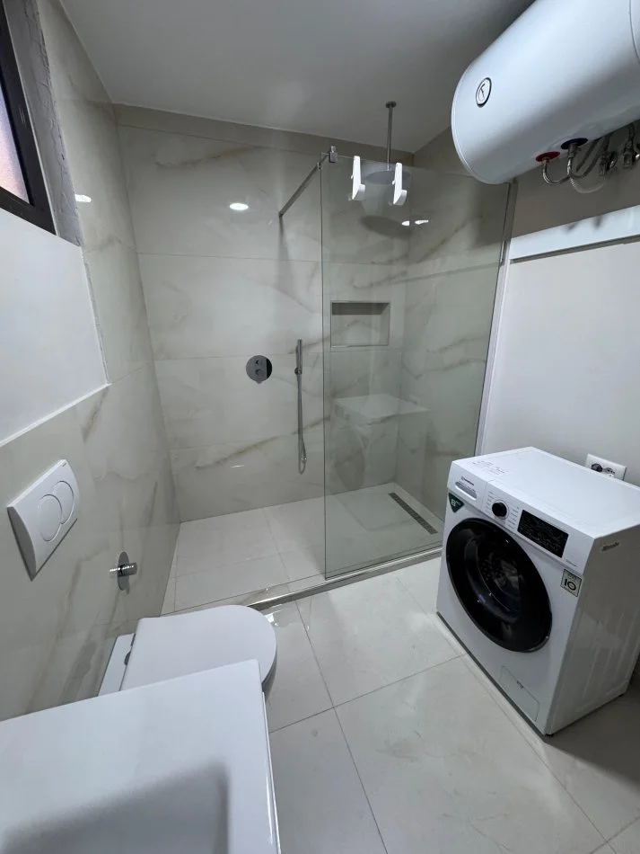 Tirane, jepet me qera apartament 2+1 Kati 4, 110 m² 900 € (Mozaiku i tiranes)