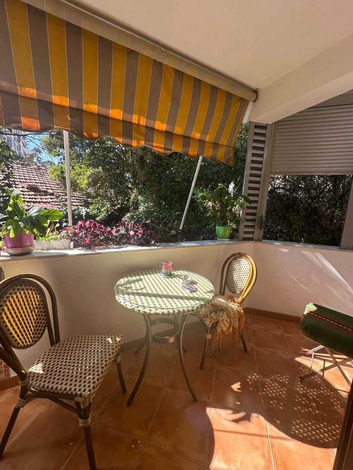 Tirane, shitet apartament 3+1+Ballkon Kati 2, 110 m² (Rruga Muhamet Gjollesha)