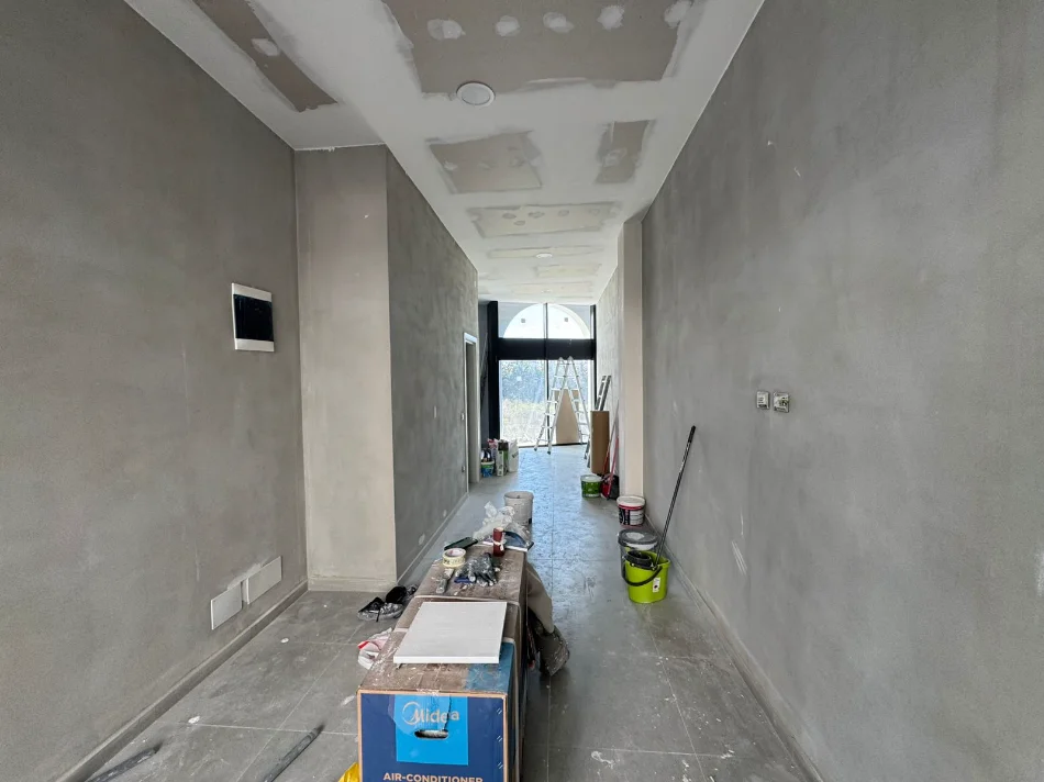 Tirane, jepet me qera ambjent biznesi Kati 1, 40 m² 400 € (Astir)