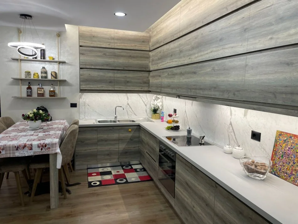 Tirane, shitet apartament 2+1+Ballkon Kati 2, 100 m² 260.000 € (Komuna e Parisit)