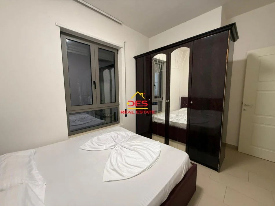 Vlore, jepet me qera apartament 2+1+Ballkon Kati 2, 90 m² 400 € (Rruga Aleksandër Moisiu)