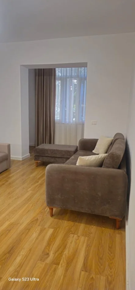 Shqiperi, jepet me qera apartament 2+1+Ballkon Kati 1, 85 m² 600 € (21 Dhjetori)