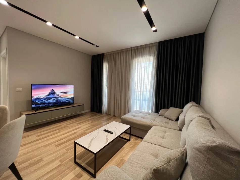 Tirane, jepet me qera apartament 1+1 Kati 4, 56 m² 500 € (Casaitalia)