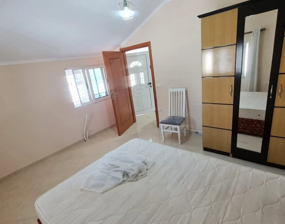 Tirane, jepet me qera apartament 1+1+Ballkon Kati 3, 58 m² 350 € (kinostudio)