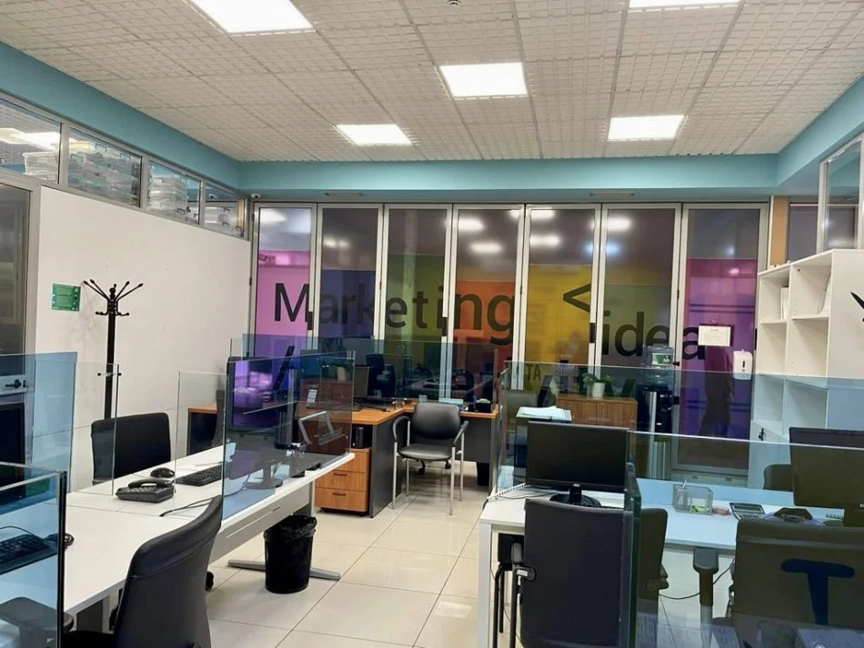 Tirane, jepet me qera dyqan Kati 0, 222 m² 4.000 € (Ish Blloku, Prane SPAR)