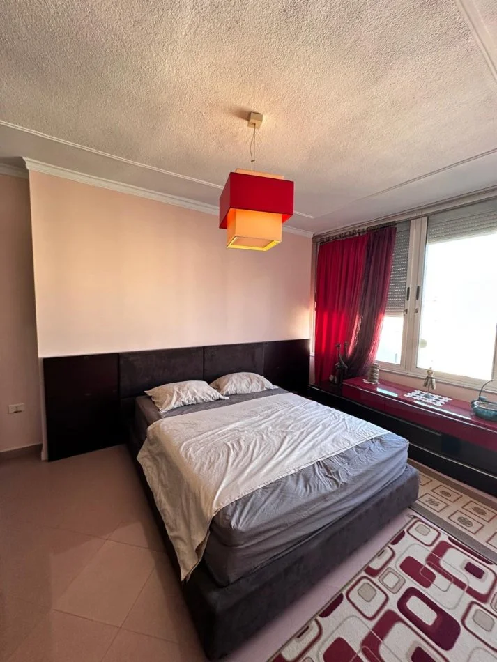 Tirane, jepet me qera apartament 2+1 Kati 8, 99 m² 780 € (Blloku)