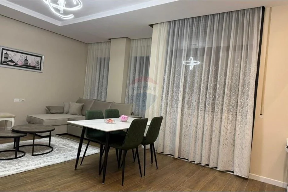 Tirane, jepet me qera apartament 2+1+Ballkon , 98 m² 600 € (Ish Dogana)